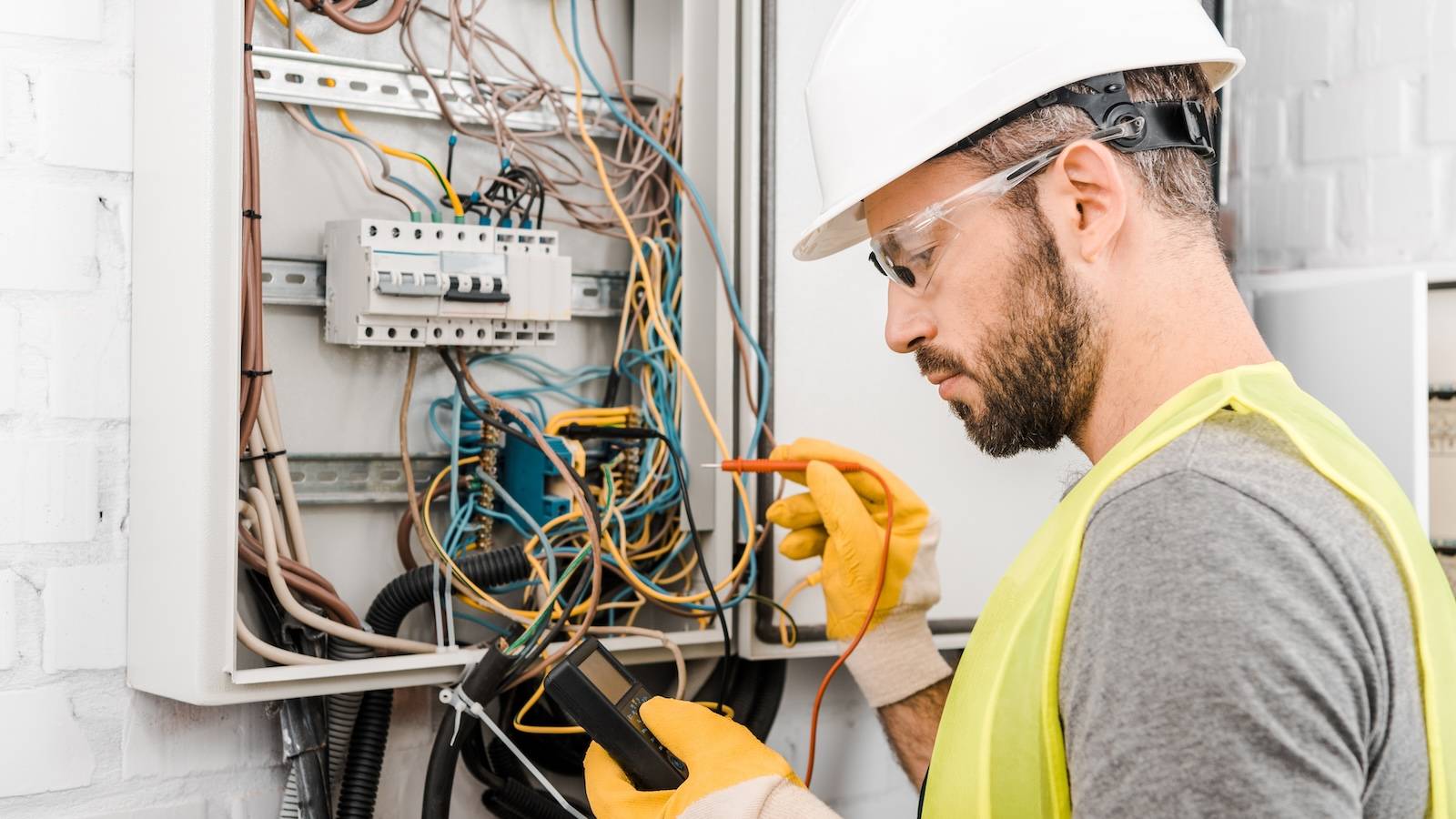 Electrical technician