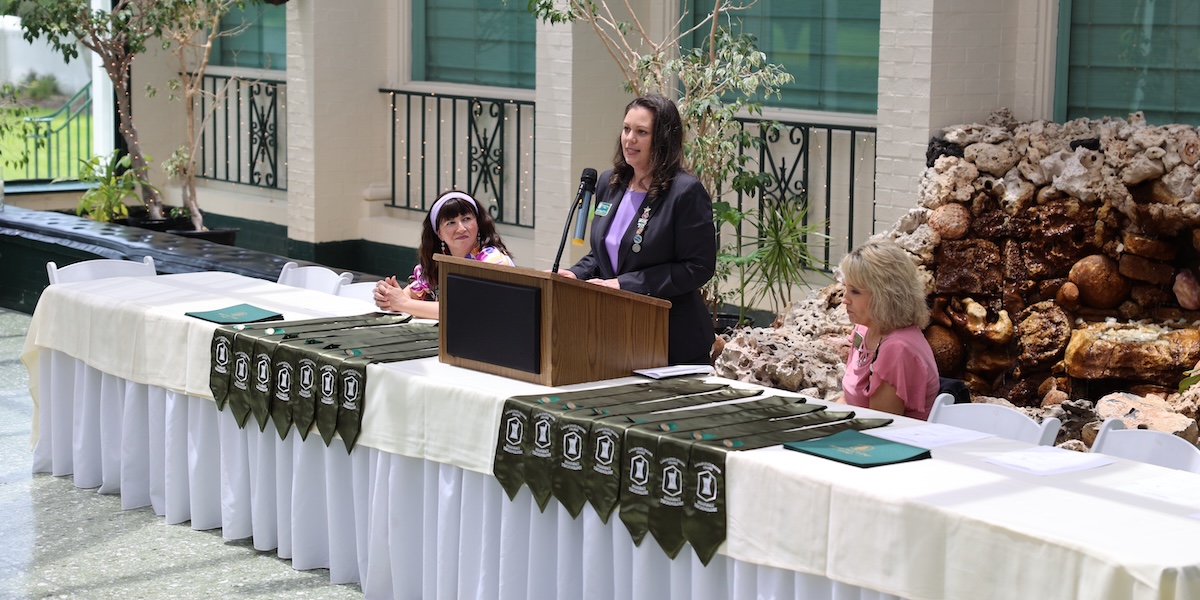 Jennifer Fabriguze speaks at Pharmacy Pinning Ceremony